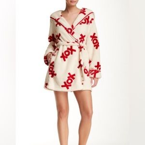 Betsey Johnson xoxo valentines robe bathrobe